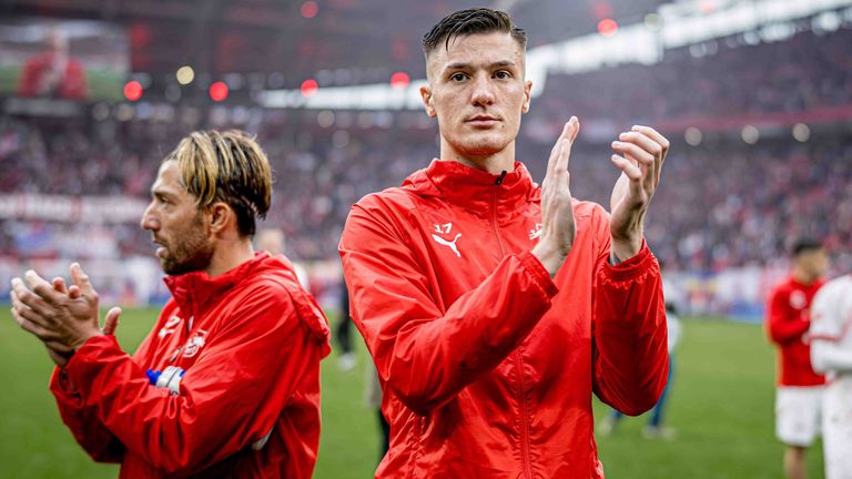 Der Berater von Benjamin Sesko (r.) befindet sich in Gesprächen mit FC Arsenal