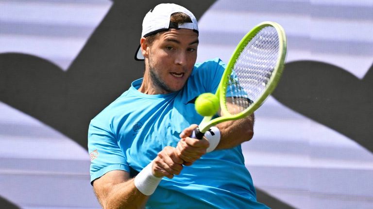 Jan-Lennard Struff hat in Stuttgart seine Auftaktpartie gewonnen.