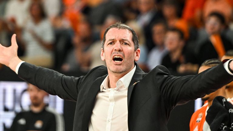 Ulms Coach Ty Harrelson muss in den entscheidenden Finalspielen möglicherweise auf zwei wichtige Spieler verzichten.