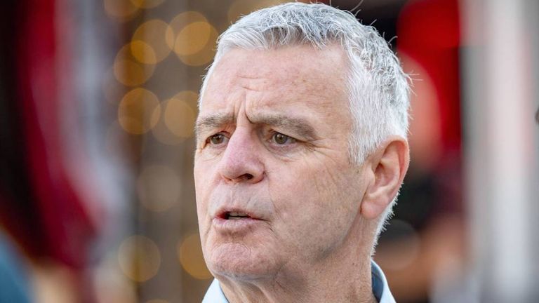Derek Warwick ist ein ehemaliger Formel-1-Fahrer.