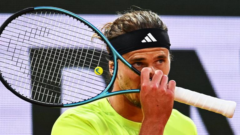 Alexander Zverev verliert Viertelfinale in Paris gegen Novak Djokovic.