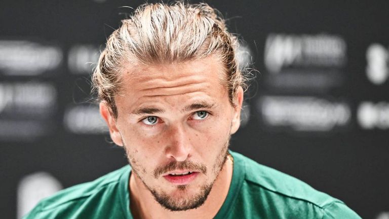 Alexander Zverev hat sich verwundert über die Kritik von Boris Becker geäußert. 