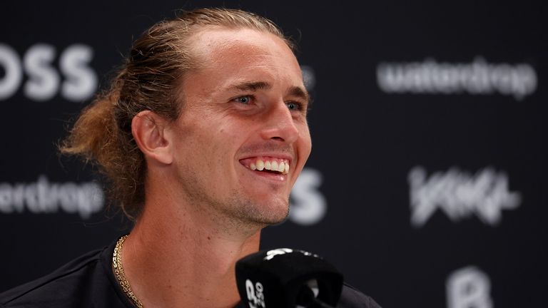 Alexander Zverev sorgt auf PK für Schmunzeln.
