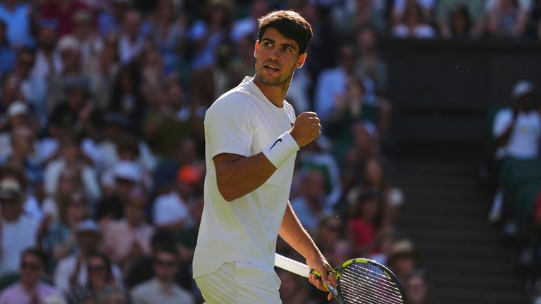 Alcaraz bezwingt Tarvet bei Wimbledon.