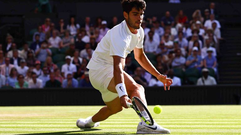 Carlos Alcaraz steht nach dem Sieg gegen Norrie im Halbfinale von Wimbledon.