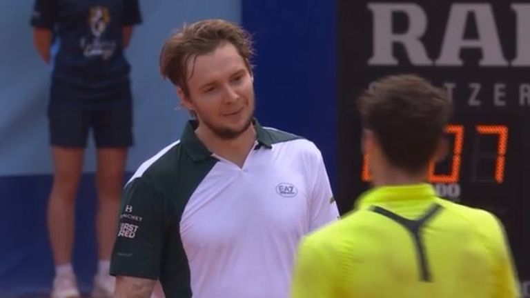 Alexander Bublik lässt sich feiern. 
