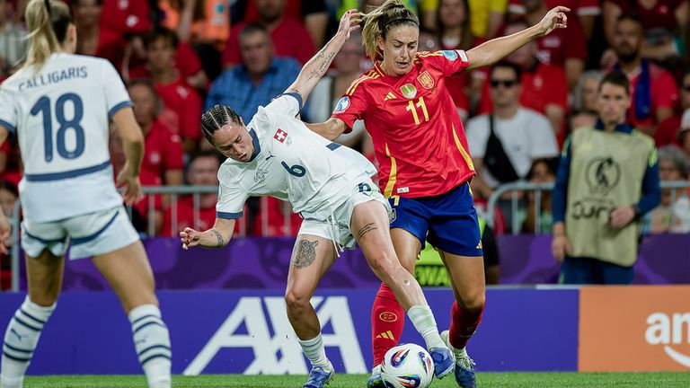 Alexia Putellas (r.) ist der große Star bei den Spanierinnen. 