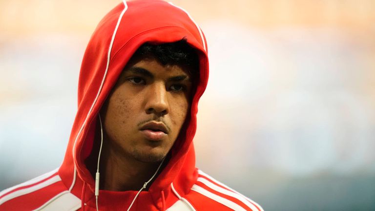 Adam Aznou könnte den FC Bayern im Sommer verlassen.