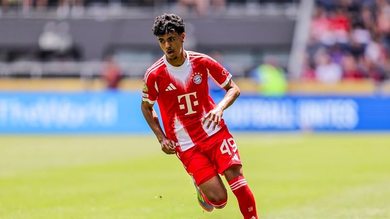 Adam Aznou verlässt dem FC Bayern und wechselt zum FC Everton.