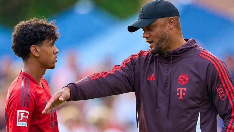 Unter Vincent Kompany (r.) kam Adam Aznou nur selten zum Zug.
