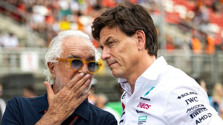 Flavio Briatore (l.) ist seit 2025 Teamchef bei Alpine. Toto Wolff (r.) ist seit 2013 Teamchef bei Mercedes.