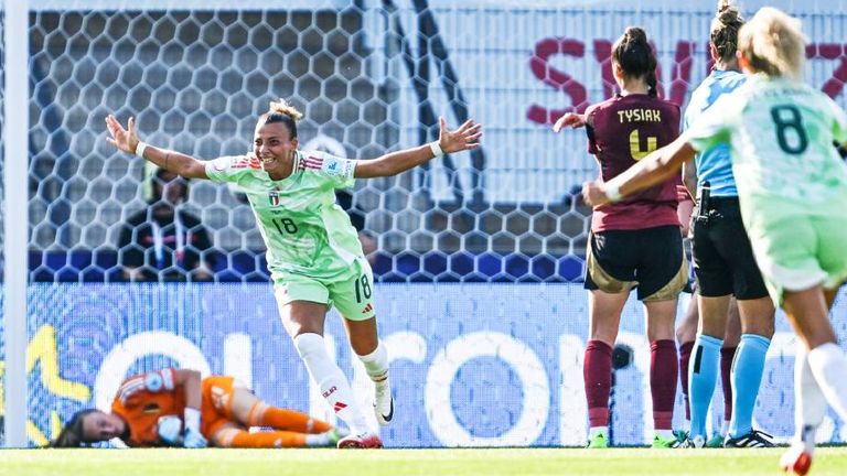 Italien gewinnt zum EM-Auftakt gegen Belgien dank Arianna Caruso. 
