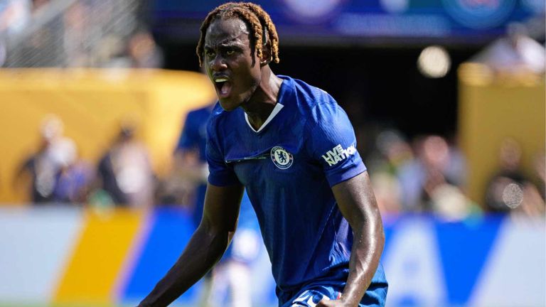 Trevoh Chalobah feiert mit Chelsea den Klum-WM-Sieg