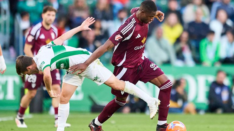 Christian Kofane (r.) wechselt zu Bayer 04 Leverkusen.