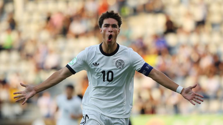 Noah Darvich trägt ab der kommenden Saison das Trikot des VfB Stuttgart.