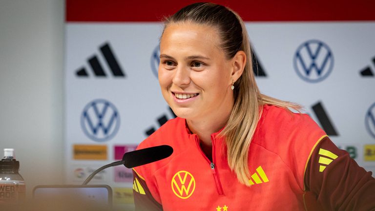 Sky zeigt ausgewählte Pressekonferenzen des DFB-Teams - heute mit Klara Bühl.