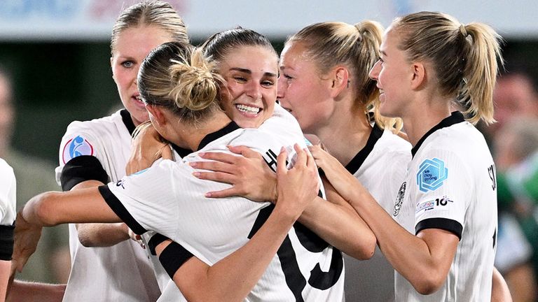 Deutschland feiert bei der Frauen-EM den Auftaktsieg gegen Polen.