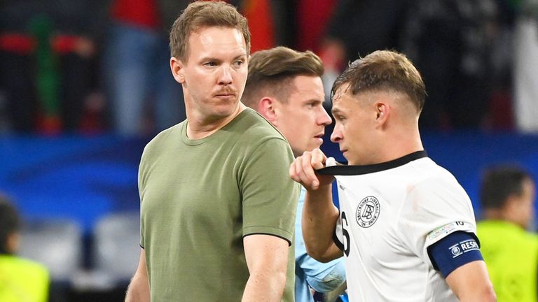 Julian Nagelsmann (l.) plant Joshua Kimmich für die WM im DFB-Team fest im zentralen Mittelfeld ein.