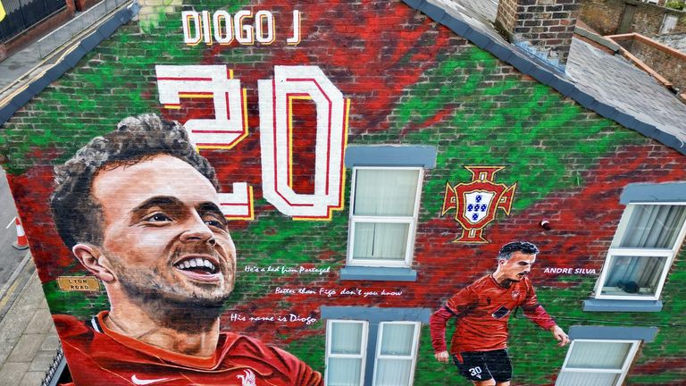 Diogo Jota wird von Liverpool geehrt. 