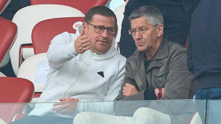 Herbert Hainer (r.) sieht "große Herausforderungen" für den Rekordmeister, stellt sich aber hinter Max Eberl (l.).