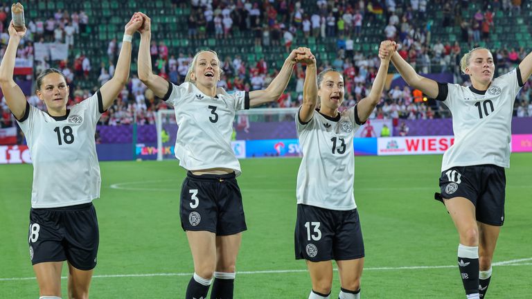 Die deutschen Frauen können mit einem Sieg gegen Dänemark ins Viertelfinale einziehen. 