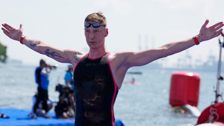 Florian Wellbrock holt die Gold-Medaille im Freiwasser.