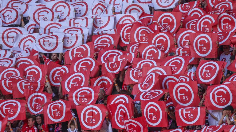 Fortuna Düsseldorf gewährt Fans in der kommenden Saison fünf Mal freien Eintritt. 
