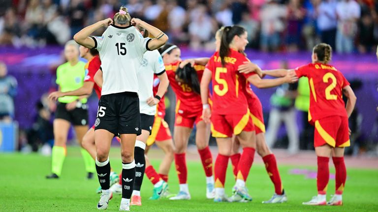 Das Aus für die DFB Frauen. Deutschland scheitert im Halbfinale der Frauen EM an Spanien. 