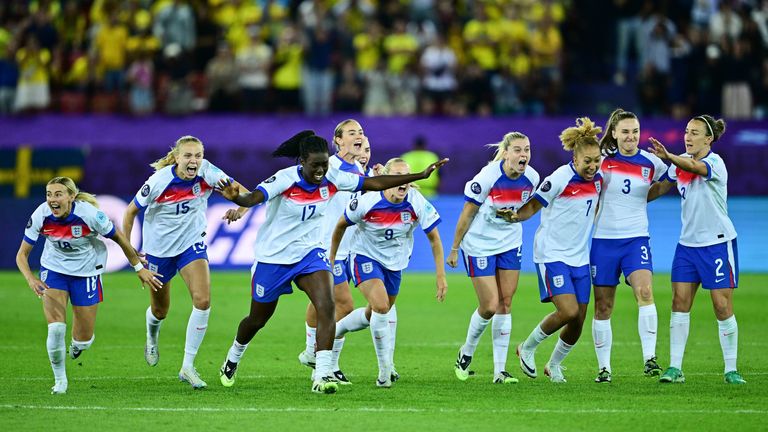 Im Elfmeterschießen sichern sich die Three Lionesses das Halbfinalticket