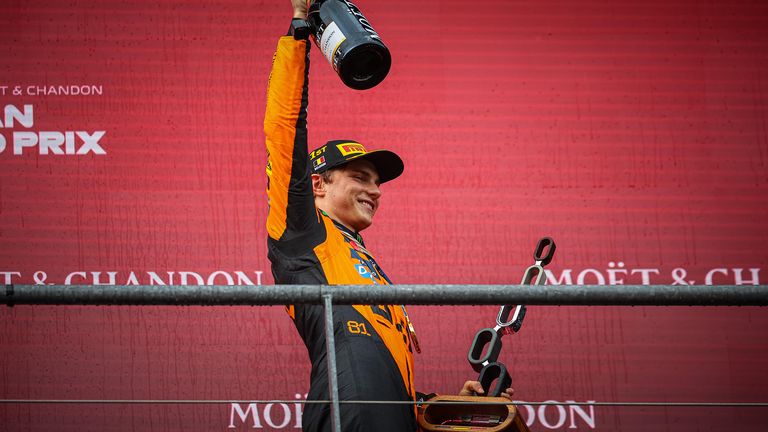 Oscar Piastri triumphiert beim Großen Preis von Belgien 2025 – sein zweiter Saisonsieg auf nasser Strecke.