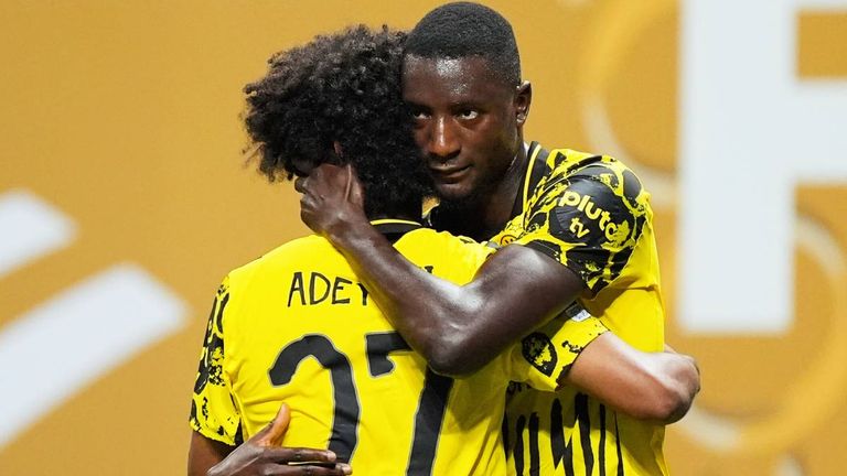 Neuer Traumsturm? Karim Adeyemi bereitet die beiden Treffer von Serhou Guirassy im Achtelfinale vor. 
