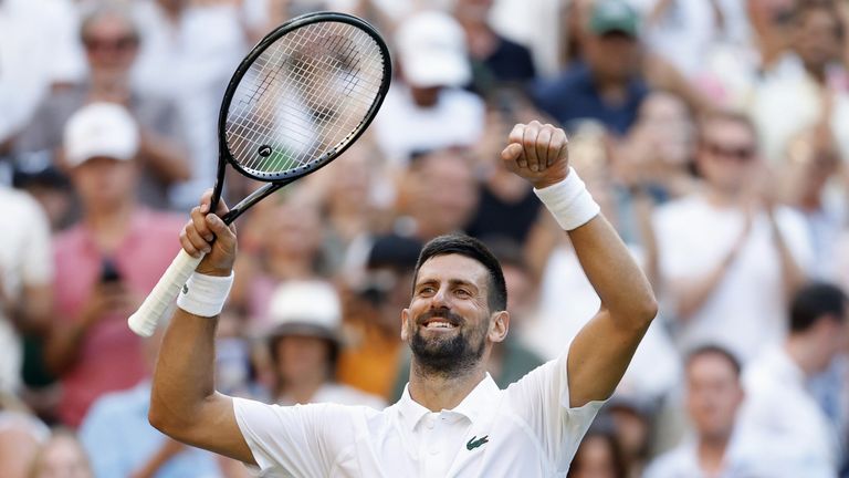 Novak Djokovic jubelt nach seinem Sieg über Flavio Cobolli im Viertelfinale der Herren.