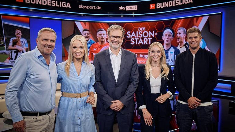 Didi Hamann (v.l.), Moderatorin Britta Hofmann, Sky Chefredakteur Alexander Rösner, Moderatorin Katharina Kleinfeldt und Simon Terodde.