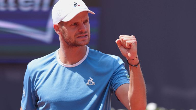 Tennisprofi Yannick Hanfmann macht einen Schritt aus der Formkrise.