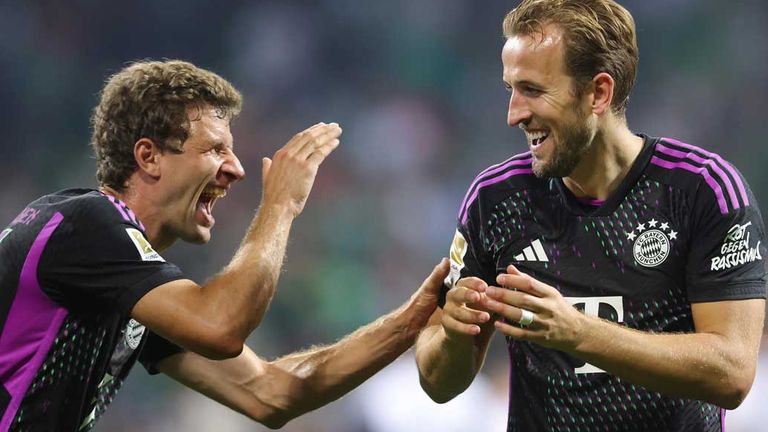 Harry Kane (r.) und Thomas Müller wurden in der Saison 2024/25 zusammen Deutscher Meister mit dem FC Bayern München.