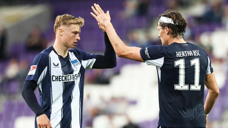 Für das Hertha-Trikot müssen Fans etwas tiefer in die Tasche greifen als bei anderen Zweitligisten.