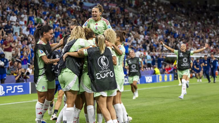 Italien hat sich als erstes Team bei der Frauen EM 2025 für das Halbfinale qualifiziert. 