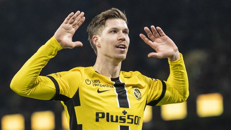 Cedric Itten trägt ab sofort das Trikot von Fortuna Düsseldorf.