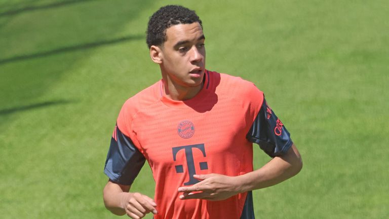 Jamal Musiala arbeitet nach seiner Horrorverletzung bei der Klub-WM am Comeback.