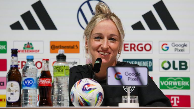 Sky zeigt ausgewählte Pressekonferenzen des DFB-Teams - heute mit Kathrin Hendrich.