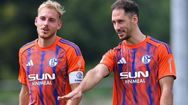Timo Becker (l.) und Nikola Katic sind die Stellvertreter von Kapitän Kenan Karaman beim FC Schalke 04.