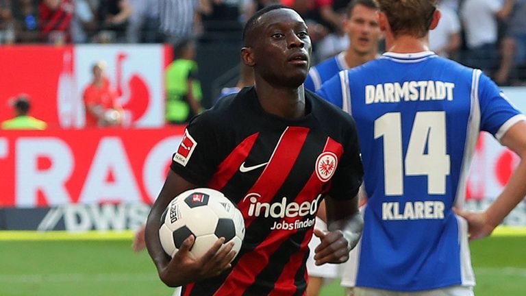 Randal Kolo Muani wechselte in der Saison 2023/24 für 95 Millionen Euro zu Paris Saint-Germain.