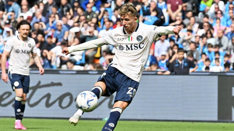 Jesper Lindström kehrt zurück in die Bundesliga. 