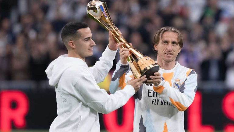 Lucas Vazquez und Luka Modric feiern einen der vielen gemeinsamem Titel bei Real Madrid.