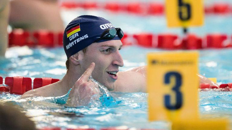 Olympiasieger Lukas Märtens krönt sich erstmals auf seiner Weltrekordstrecke 400 Meter Freistil zum Weltmeister.