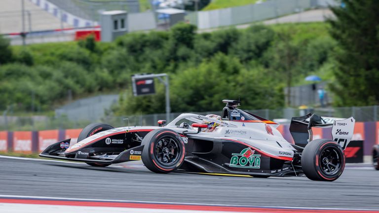 Mari Boya triumphiert in Silverstone.
