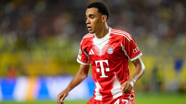 Jamal Musiala wird in der kommenden Saison die Trikotnummer 10 tragen.