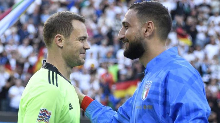Manuel Neuer (l.) und Gianluigi Donnarumma beim Länderspiel 2022 zwischen Deutschland und Italien.