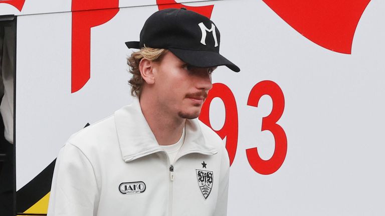 Der vom FC Bayern umworbene Nick Woltemade ist zurück beim VfB Stuttgart und startet mit den Schwaben ins Trainingslager am Tegernsee.