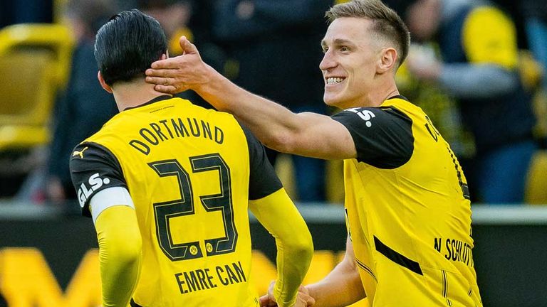 Nico Schlotterbeck (r.) und Emre Can arbeiten nach ihren Verletzungen an ihren Comebacks für den BVB.